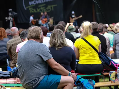 Mohelnický Folkfest na hradě Bouzov