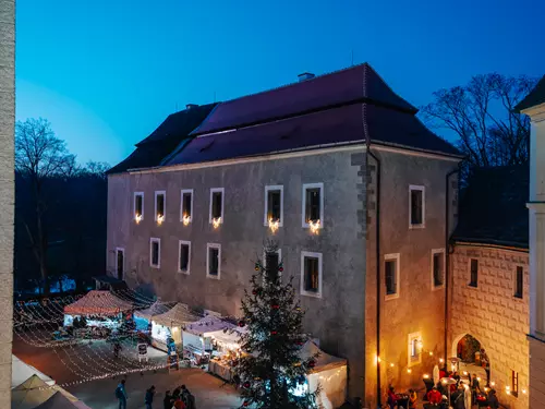 Vánoční trhy na zámku Blatná 2026