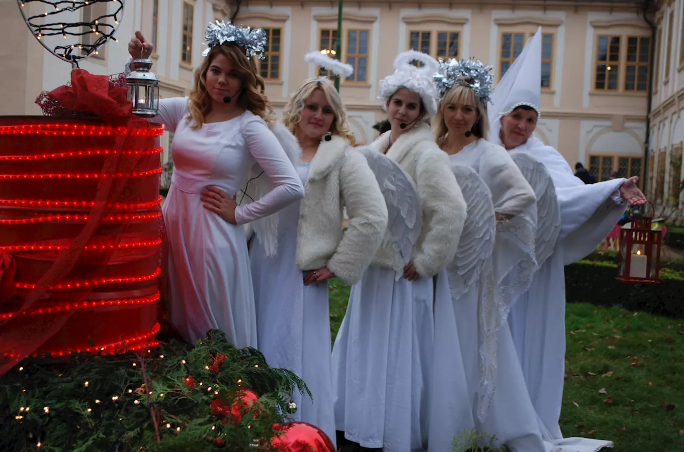 Křest největšího adventního věnce na zámku Loučeň