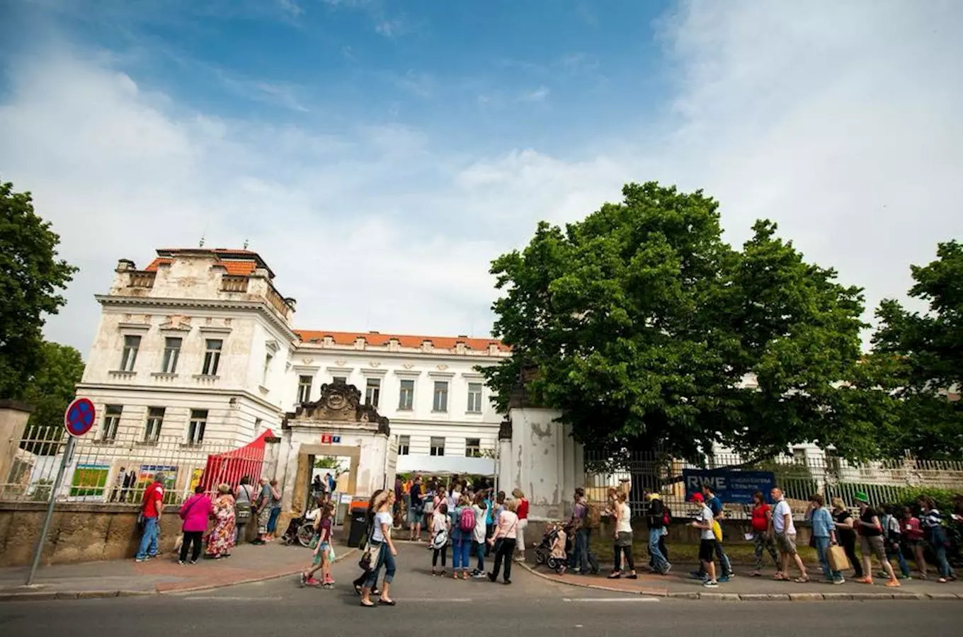 Mezi ploty 2027 – hudební a divadelní festival v Bohnicích