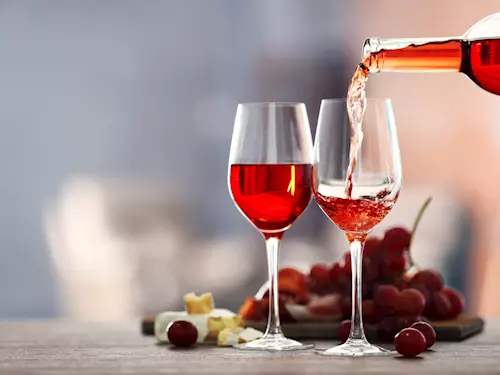 Růžový máj 2026 – festival na náplavce Rašínova nábřeží v Praze