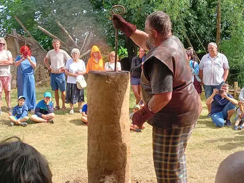 Dny živé archeologie v Archeoparku Všestary 2026