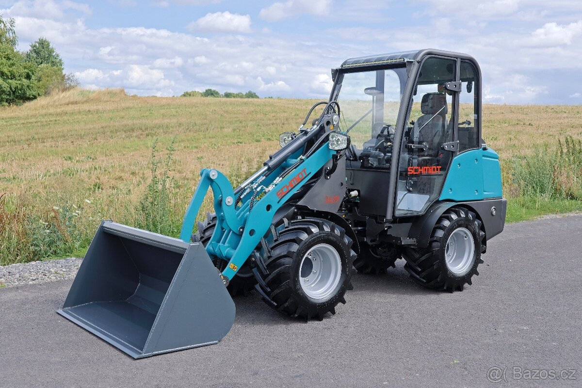 nakladač, kloubák, model 3639,  motor Kubota, 4 válce,